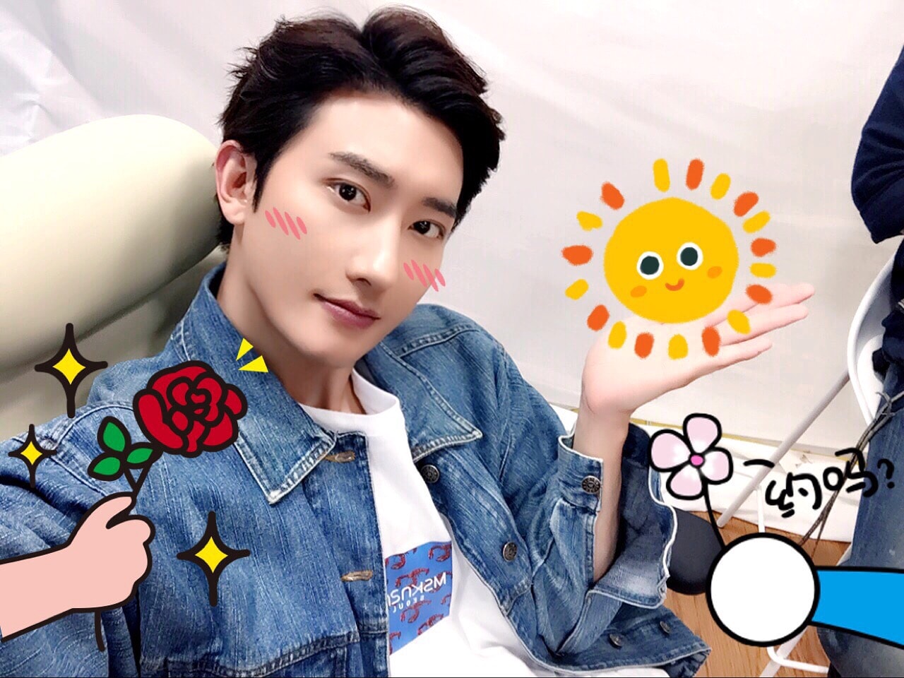 http://www.newswatch247.com/pics/star/pic/880daf7dc3ffd1ba759a67b9b95ca5bc.jpg