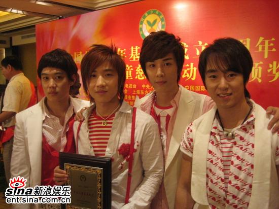 http://www.newswatch247.com/pics/star/pic/881af7bcb9011984fa97e5737a5fb703.jpg