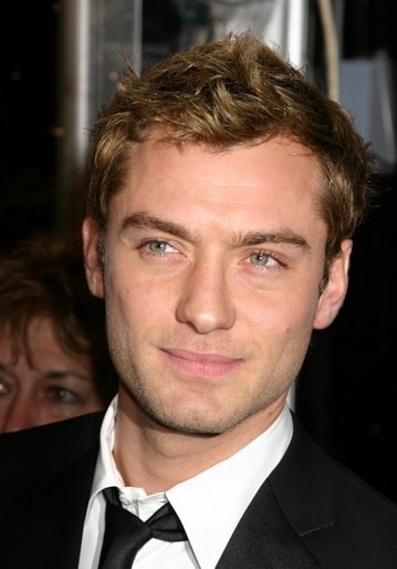 http://www.newswatch247.com/pics/star/pic/8903/ea823b6fbb0add963010e90d1a3f.jpg