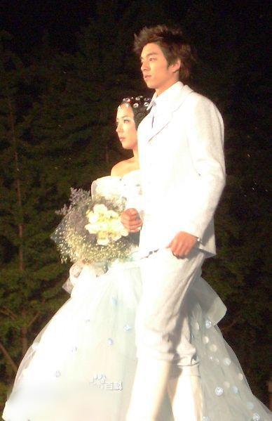 http://www.newswatch247.com/pics/star/pic/8b0e60dcd8a725a034c93b48c419c8ad.jpg