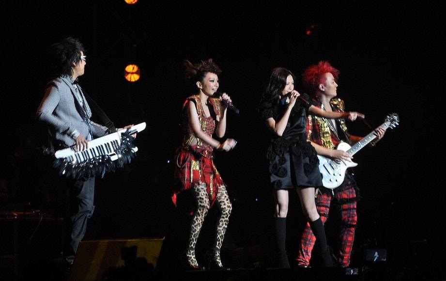 http://www.newswatch247.com/pics/star/pic/8bee/f14ed6d66fe7dafb1b6dbbc108f7.jpg