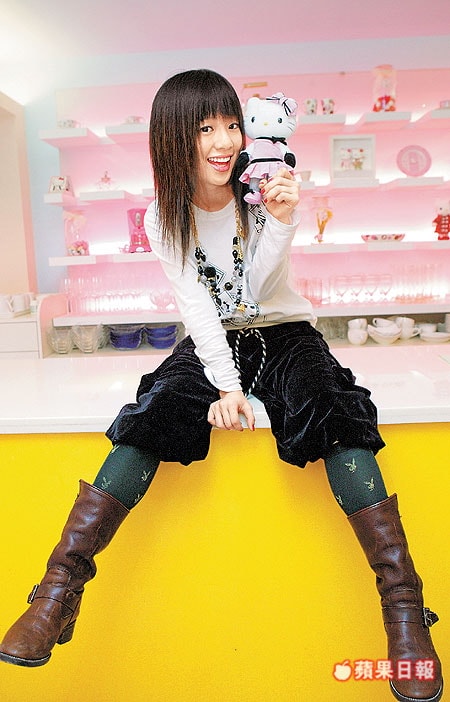 http://www.newswatch247.com/pics/star/pic/8de12f5e54c2ee00b34d2ac5c240be10.jpg
