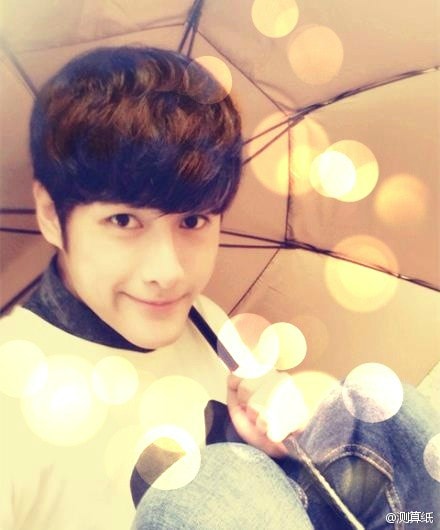http://www.newswatch247.com/pics/star/pic/8f554e25573aa1ec2ce9a30fe2db6a74.jpg