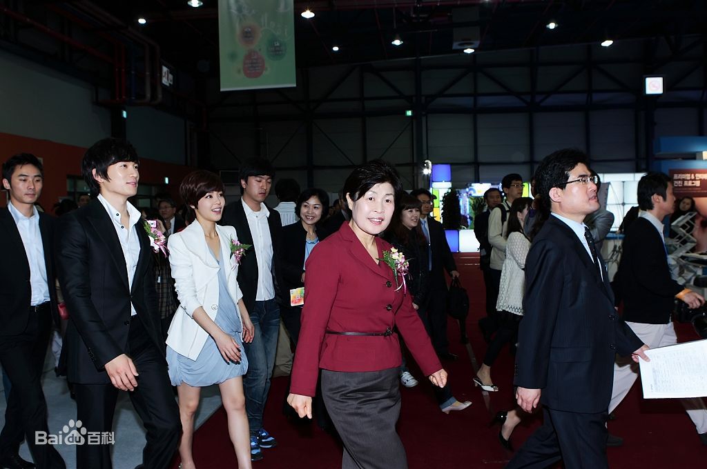 http://www.newswatch247.com/pics/star/pic/8f6a735605d6071e5b7360c53c80c0c7.jpg