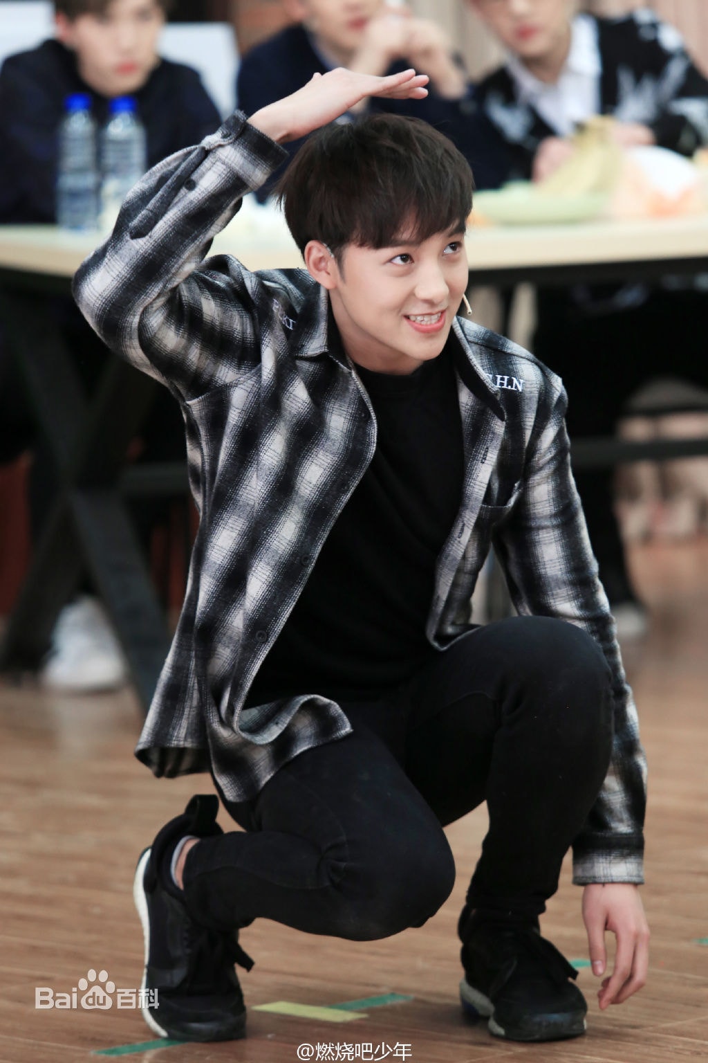 http://www.newswatch247.com/pics/star/pic/8ff7db4b279a610fb768faedd3b7cc07.jpg