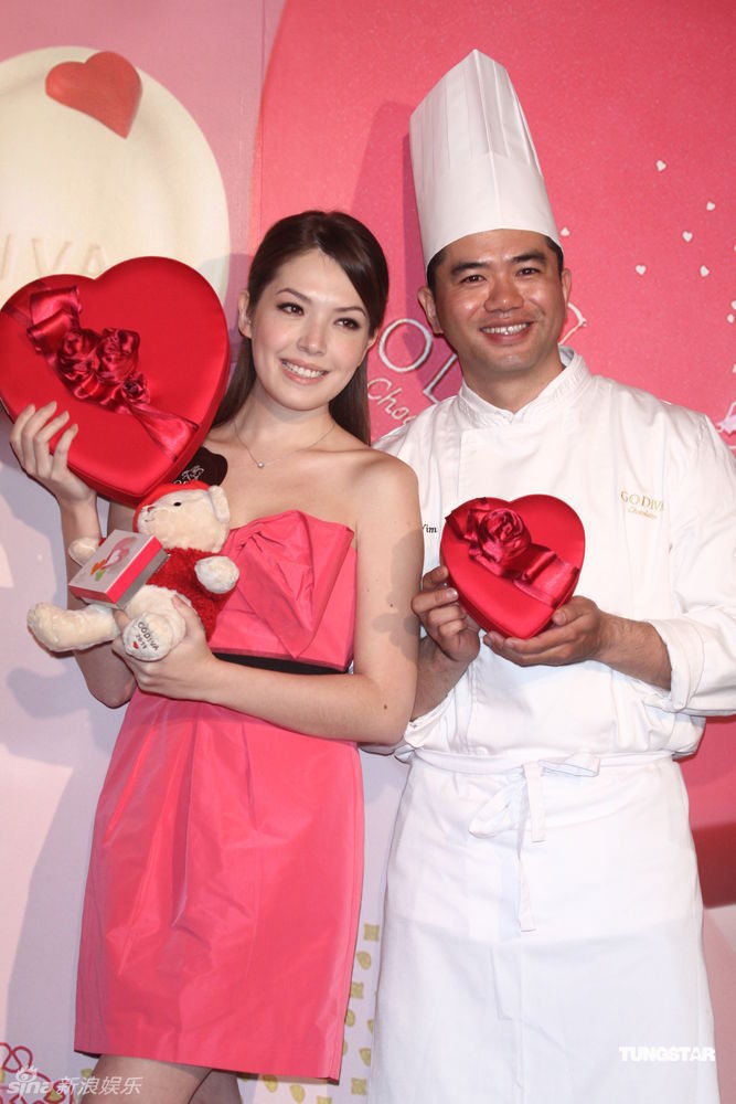 http://www.newswatch247.com/pics/star/pic/9024/046fef468acadd236d67dd5fbcb8.jpg