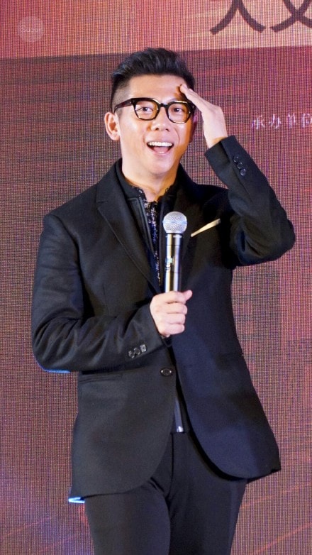 http://www.newswatch247.com/pics/star/pic/902a730cd6c24db5bd9d2ddfec419010.jpg