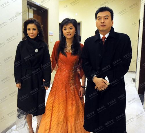 http://www.newswatch247.com/pics/star/pic/9121fd84b826876404cd45af6e4fc176.jpg