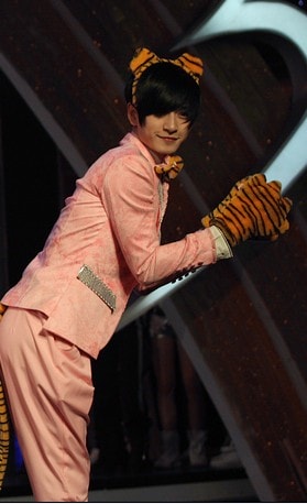 http://www.newswatch247.com/pics/star/pic/9274/378add9969e610f308205f2d2484.jpg