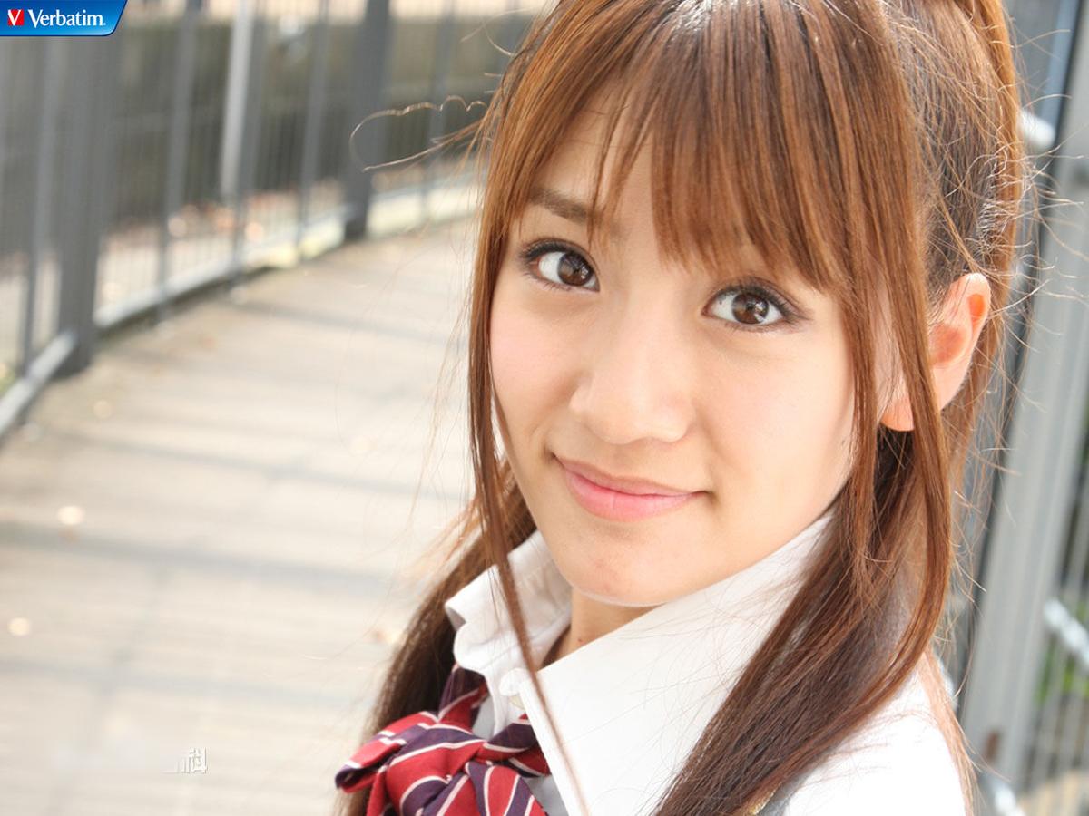 http://www.newswatch247.com/pics/star/pic/92e410b33968f2900a83a8bbd662209e.jpg