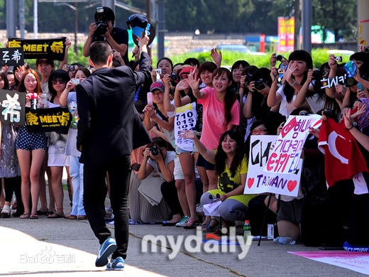 http://www.newswatch247.com/pics/star/pic/92f6c9a56574a725bf1cf16df5137436.jpg