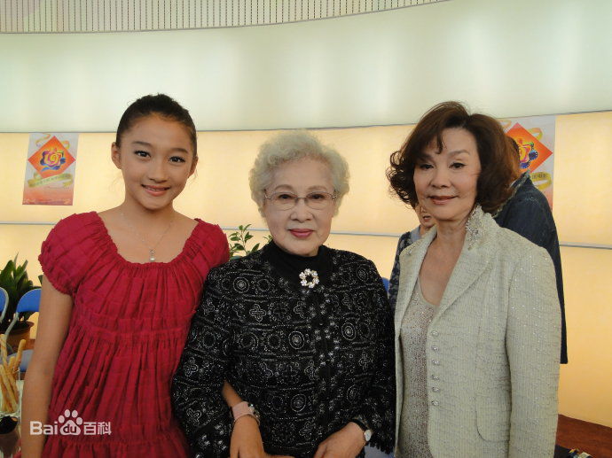 http://www.newswatch247.com/pics/star/pic/9416167453e697a0b819f2558216e5cc.jpg