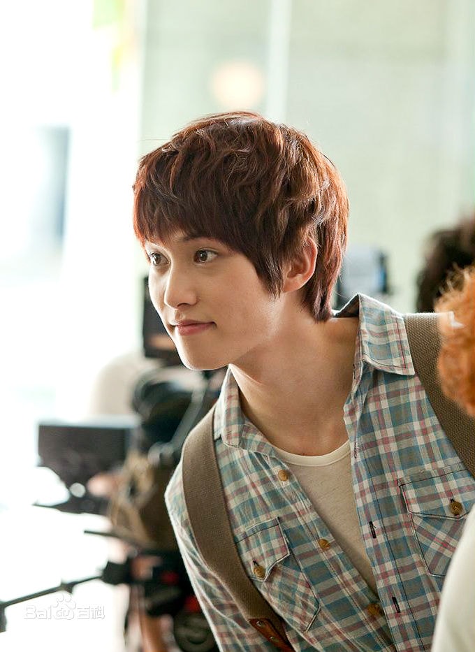 http://www.newswatch247.com/pics/star/pic/94c082e52377fa93315bd395633065f7.jpg