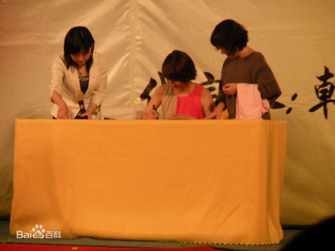 http://www.newswatch247.com/pics/star/pic/95ec4b93f7c32b5427a955f283030e0b.jpg