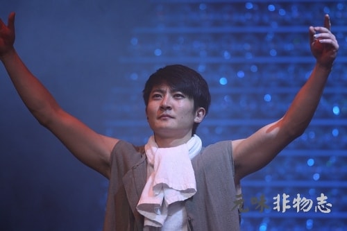 http://www.newswatch247.com/pics/star/pic/965c/3f6f3fd67ac8220ffa401685e82c.jpg