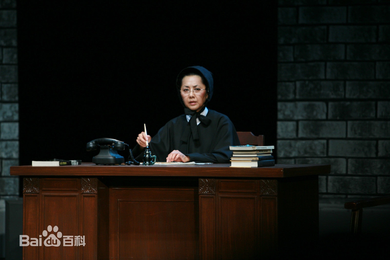 http://www.newswatch247.com/pics/star/pic/9743b3031d07948c0bb5ad59e1ff444d.jpg
