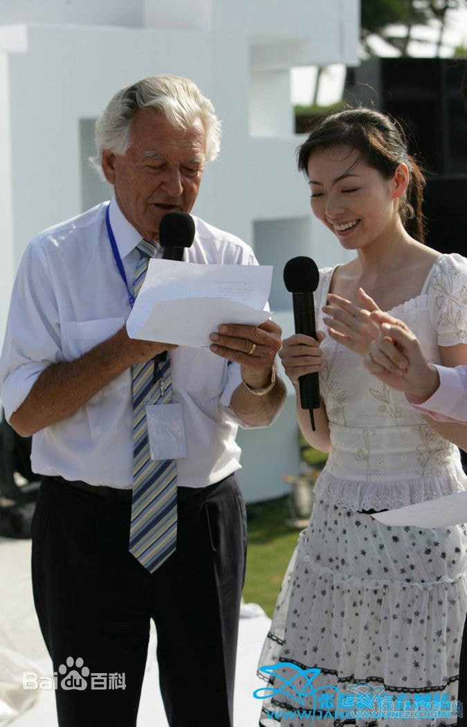 http://www.newswatch247.com/pics/star/pic/9983b117f706f12e6352b0000a161a6f.jpg