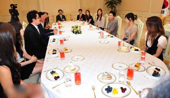 http://www.newswatch247.com/pics/star/pic/9a4463af2ac9407134da9460ff96dee7.jpg