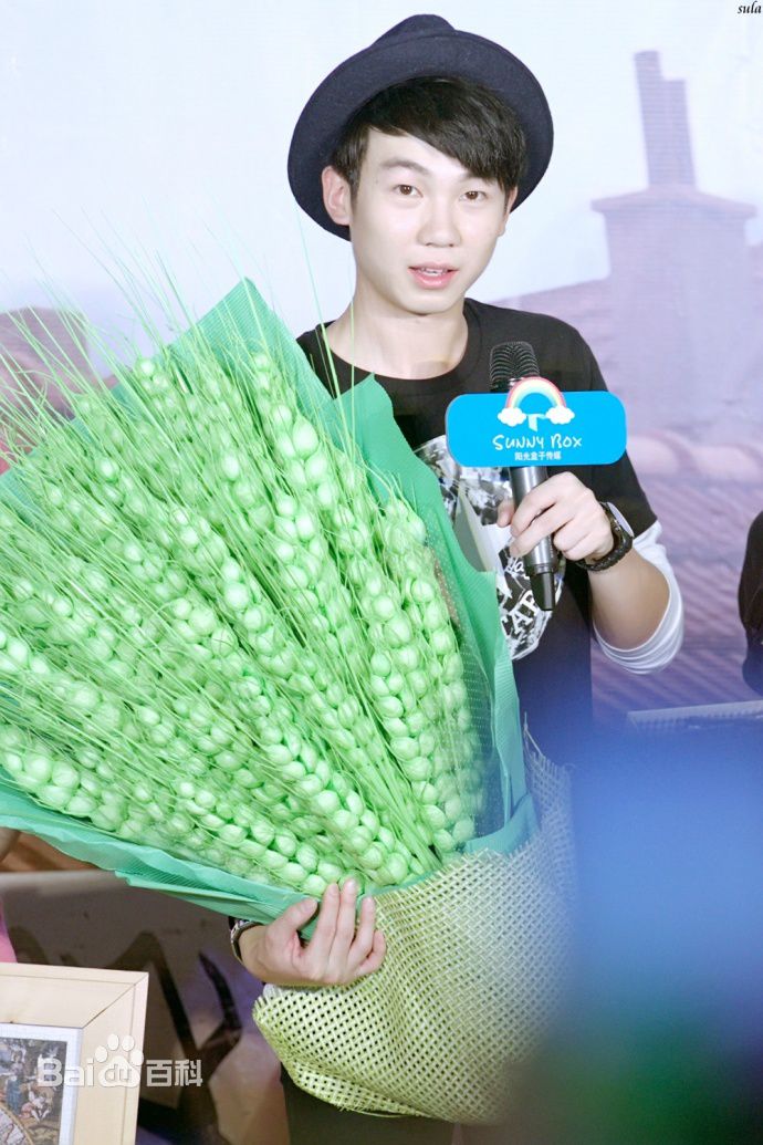 http://www.newswatch247.com/pics/star/pic/9dbcf8754a325e2e3f73a1e77fc7fa1b.jpg