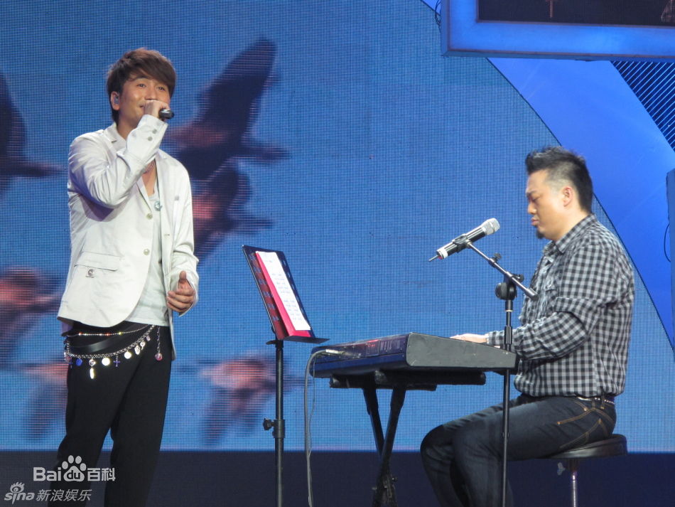http://www.newswatch247.com/pics/star/pic/9dbea811c2ad4bf99a4b0c133f54cbc2.jpg