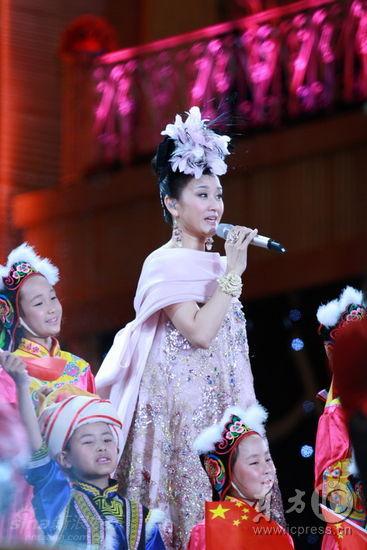 http://www.newswatch247.com/pics/star/pic/9e972cd2c89a5ad49cf35ef3de932565.jpg