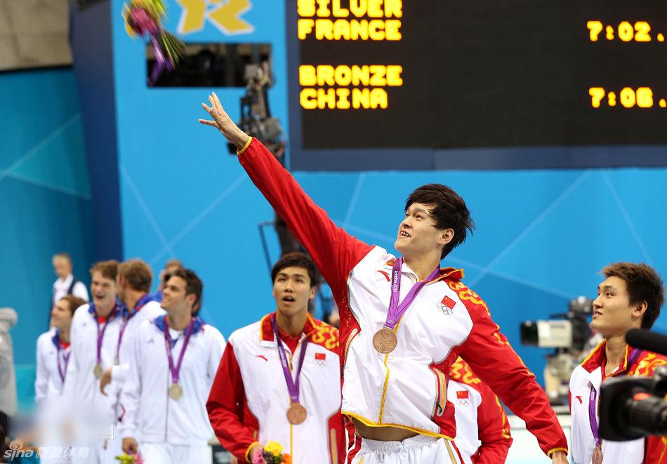 http://www.newswatch247.com/pics/star/pic/9ecdd790d45886c6235a4db39ce1efa2.jpg