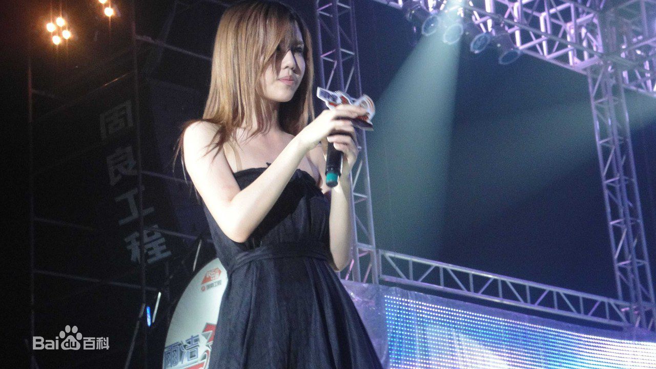 http://www.newswatch247.com/pics/star/pic/9ed74eafad1d15e9e9dd5c58b8ee9ae5.jpg
