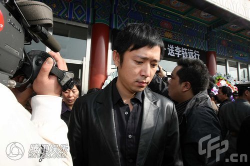 http://www.newswatch247.com/pics/star/pic/9ffedf8bfe9d313fcc3d21cb6f3e1cab.jpg