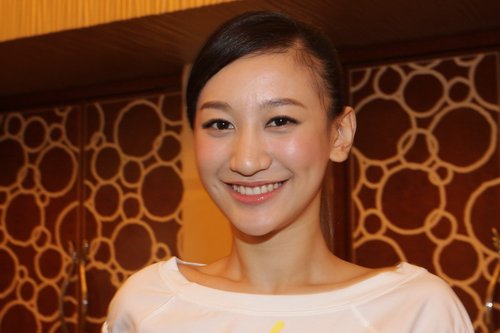 http://www.newswatch247.com/pics/star/pic/a01451a34a17c537b42612a304bbd1e2.jpg