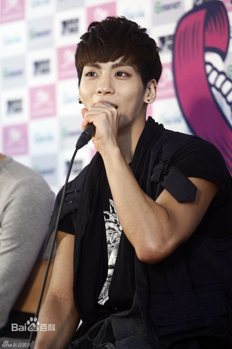 http://www.newswatch247.com/pics/star/pic/a1262db2518bd8b56578a3abc96e7c15.jpg