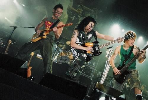 http://www.newswatch247.com/pics/star/pic/a1278742742e1dc13644e07a27d1d78b.jpg