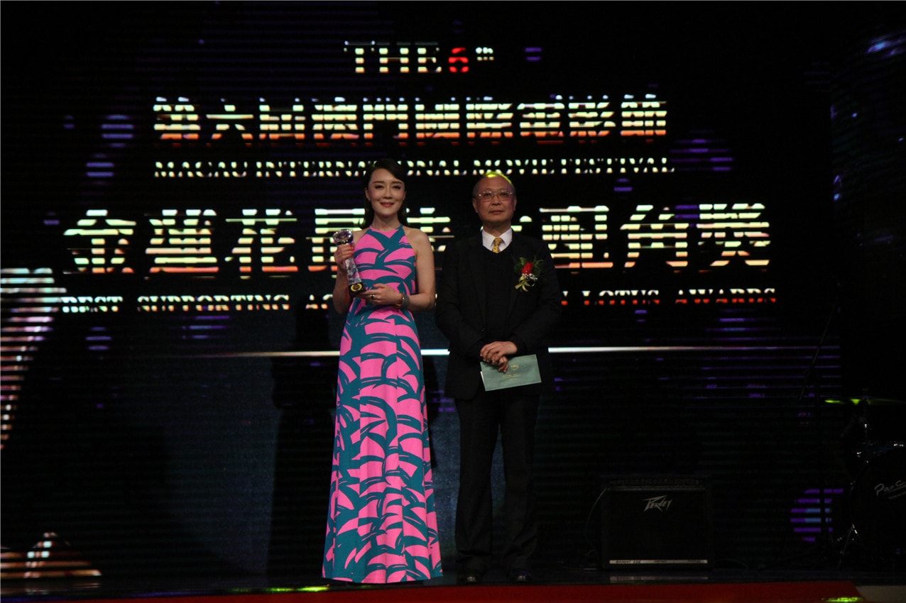 http://www.newswatch247.com/pics/star/pic/a2283cc9efe1a9f715c141885e10a918.jpg