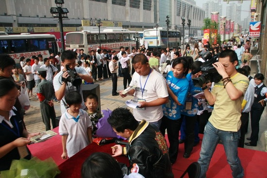 http://www.newswatch247.com/pics/star/pic/a252c6bc9223dc622749c79fdf0177b4.jpg