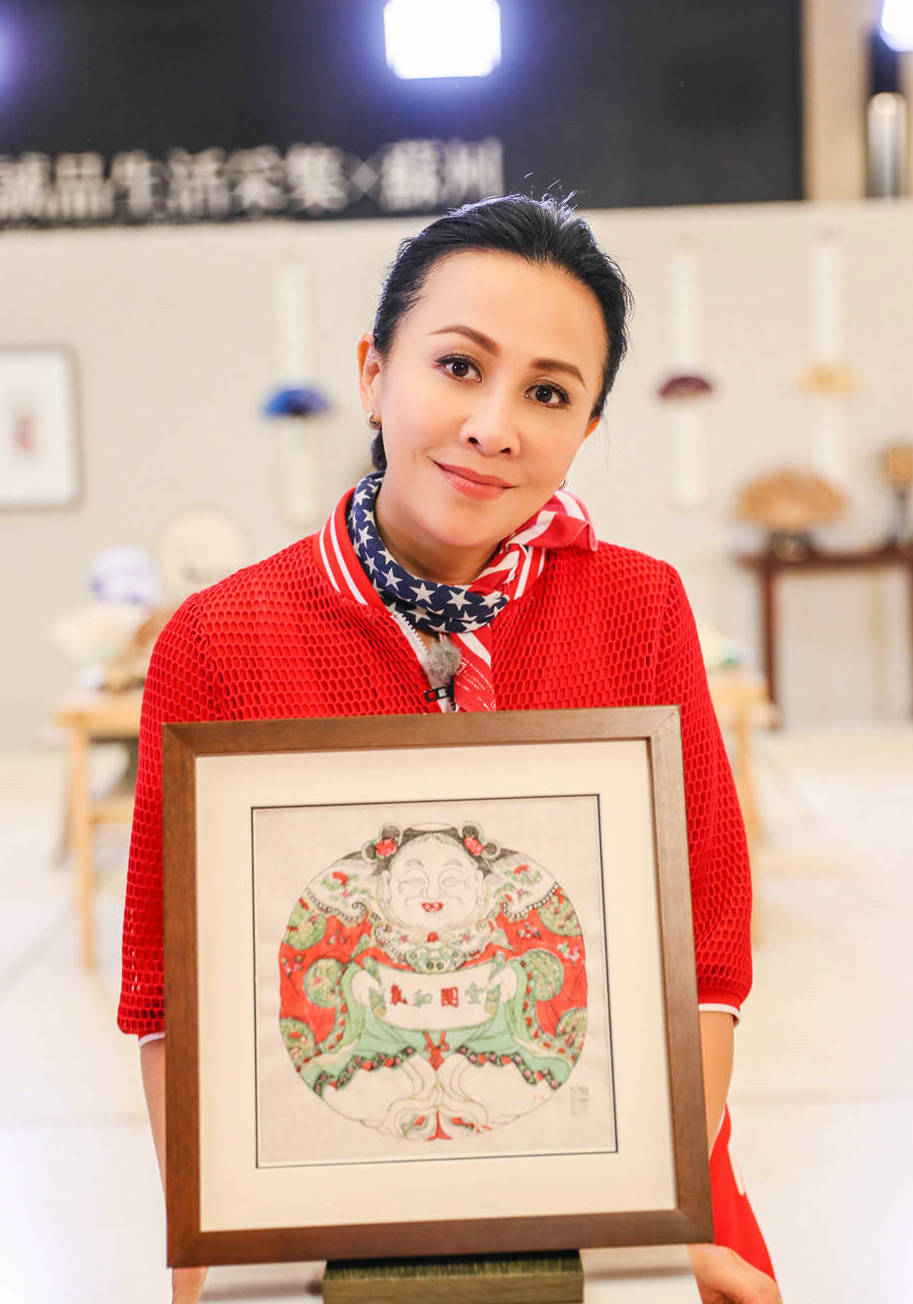 http://www.newswatch247.com/pics/star/pic/a2b2/f6e8b78f6cfb5041bec3fbd93429.jpg