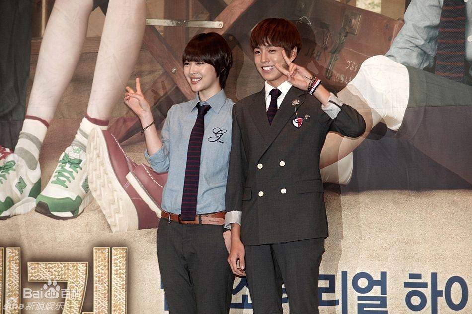 http://www.newswatch247.com/pics/star/pic/a32653bd4a6a6e221617b46ab846027c.jpg