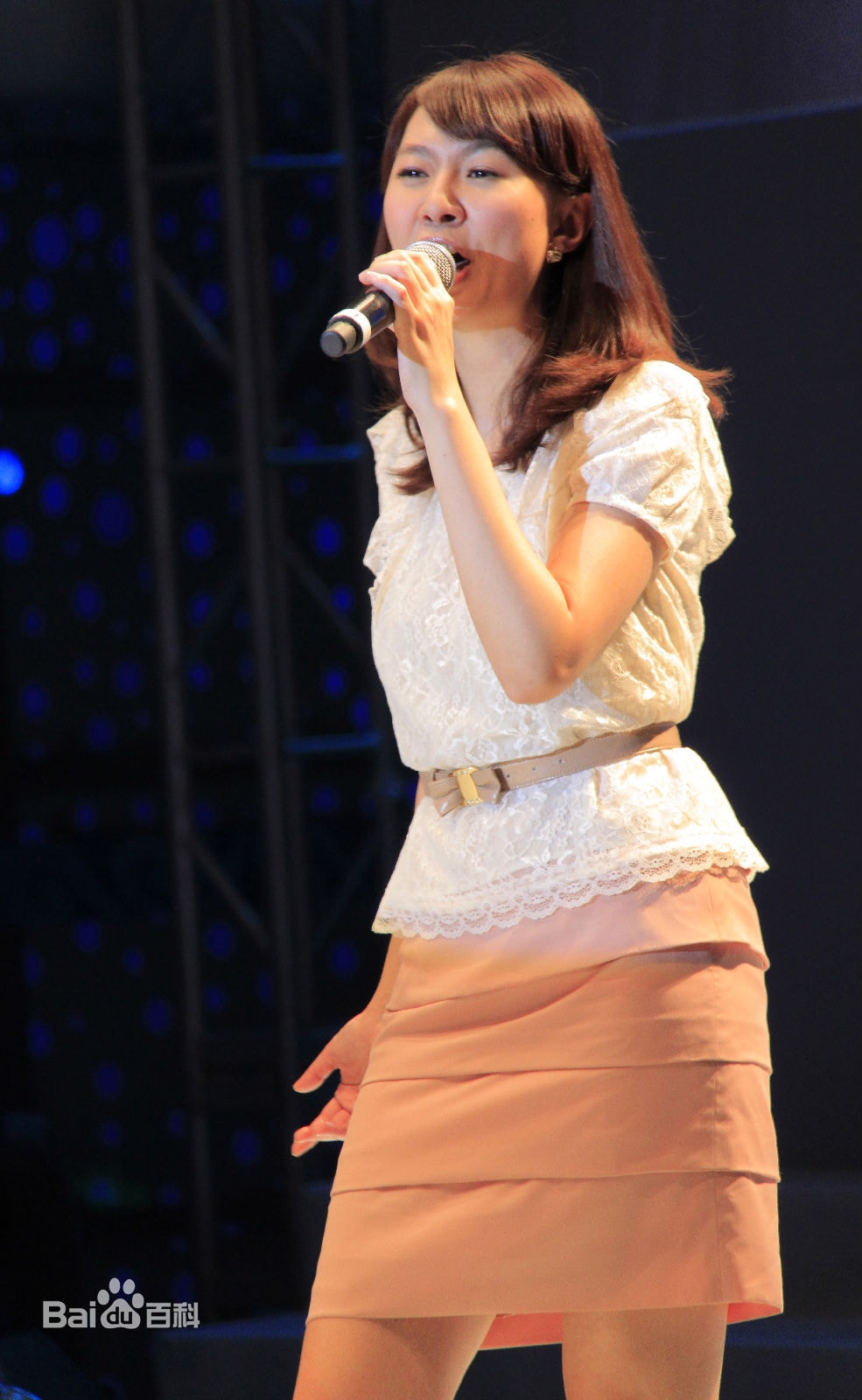 http://www.newswatch247.com/pics/star/pic/a390b05d049ff8f71528f60e07bee59d.jpg