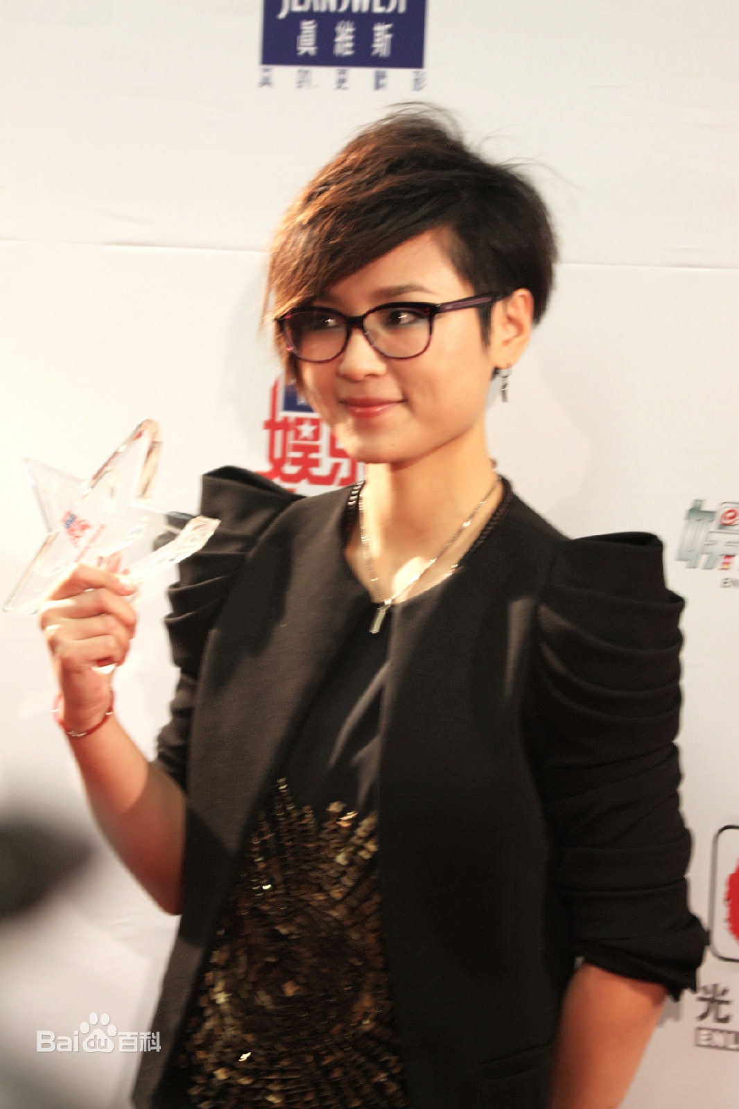 http://www.newswatch247.com/pics/star/pic/a4d4d26ba5230b5da24a0a4385b93152.jpg