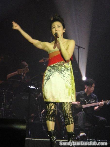 http://www.newswatch247.com/pics/star/pic/a5efaea5c8f0f4ff6e9979ad303302e7.jpg
