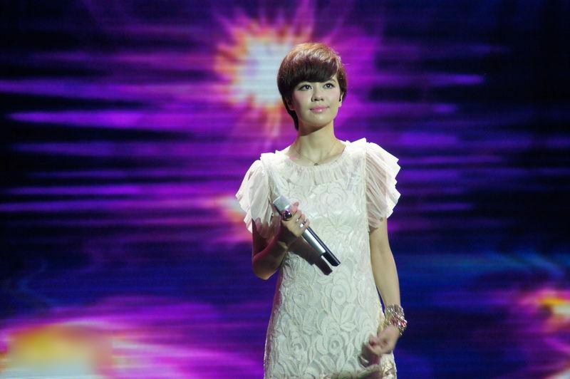 http://www.newswatch247.com/pics/star/pic/a85b7108ec5b2d89a4d0c2d3ed7f96c6.jpg