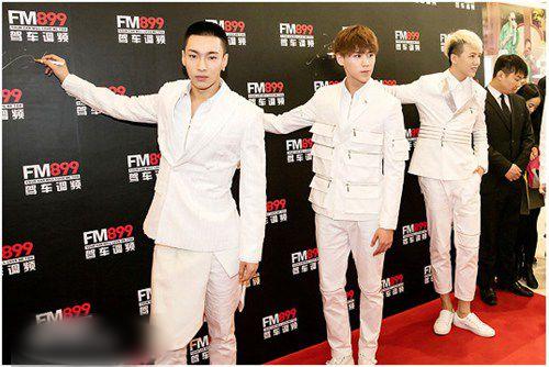 http://www.newswatch247.com/pics/star/pic/a98dbf886bd9191d8f481702b13c738b.jpg