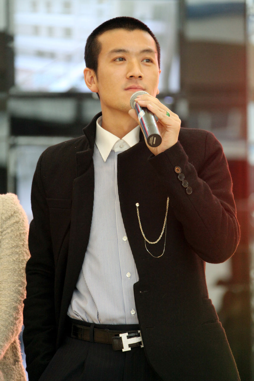 http://www.newswatch247.com/pics/star/pic/a98e18c1bded83404db81f9c71067381.jpg