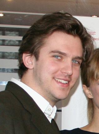 http://www.newswatch247.com/pics/star/pic/a9b59fbbc5e5705e64b0e1e34cba2c12.jpg