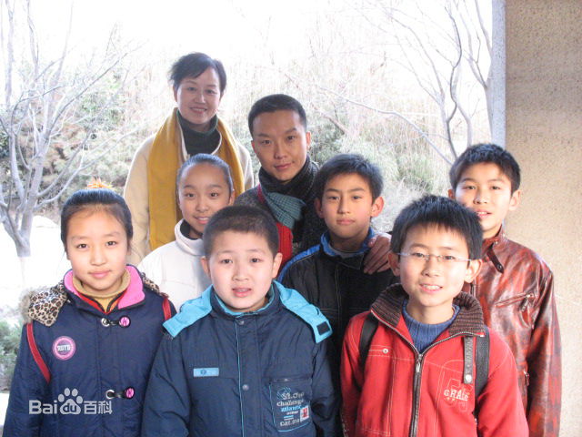http://www.newswatch247.com/pics/star/pic/aa798459a997b27a83d6329a4ee7b71a.jpg