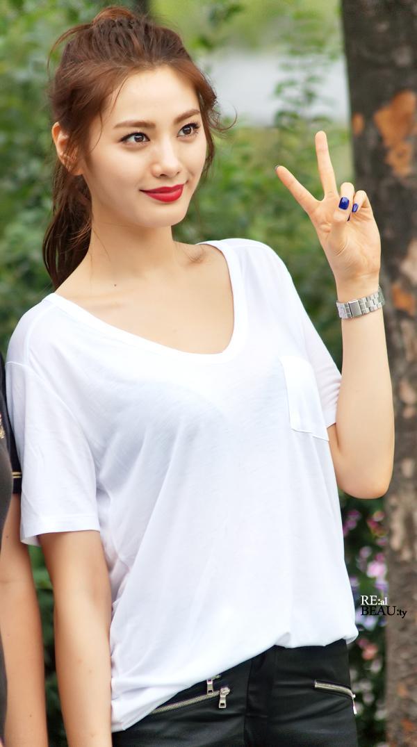 http://www.newswatch247.com/pics/star/pic/aa7985b0994e8ec7b1fded4e04949d51.jpg