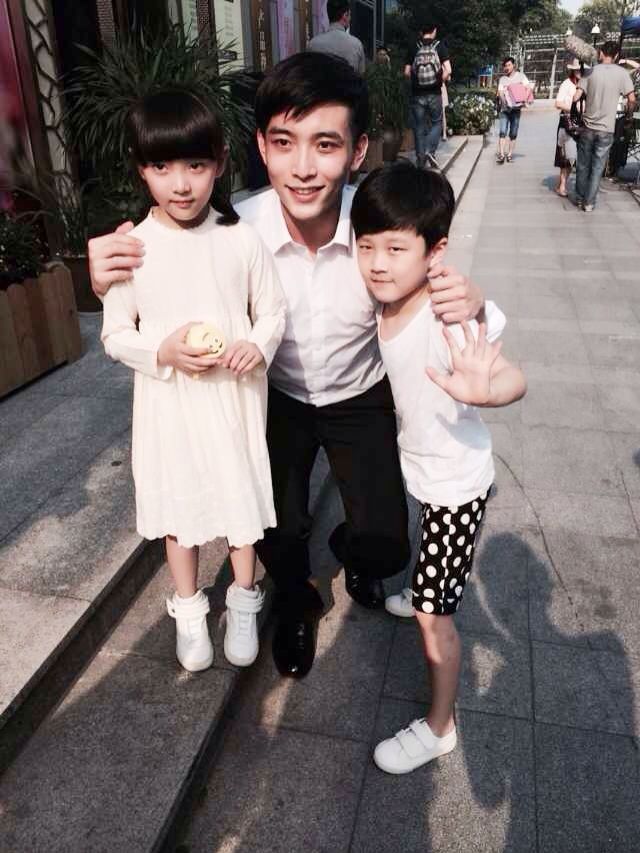http://www.newswatch247.com/pics/star/pic/ab9f568a047bbd1e1043cb8ccc37547e.jpg
