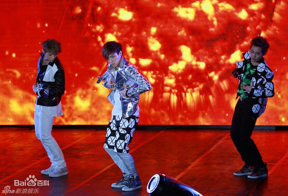 http://www.newswatch247.com/pics/star/pic/abb217d5163d91591f9ceae35607f976.jpg