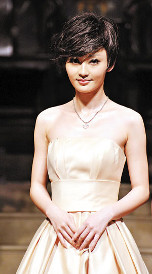 http://www.newswatch247.com/pics/star/pic/abd3d8bc52d18bc26bbc25b9c53474af.jpg