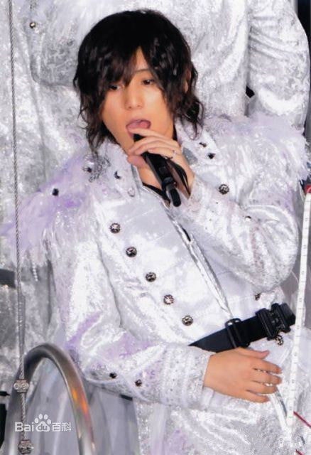 http://www.newswatch247.com/pics/star/pic/abe7aff016d29ed42bd170160843d92b.jpg