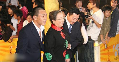 http://www.newswatch247.com/pics/star/pic/ac395a4117f9f824ad363f5f1046f379.jpg