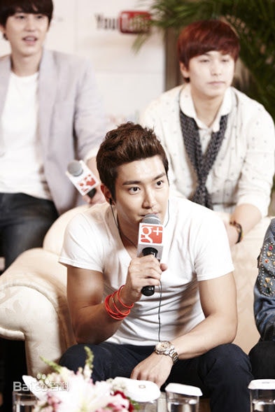 http://www.newswatch247.com/pics/star/pic/ac7db199707978f911a3acadfd54e872.jpg